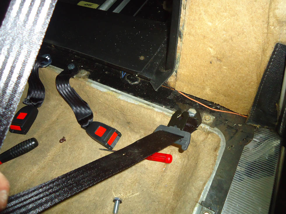 MONTAGE CEINTURES DE SECURITE ARRIERES A 3 POINTS SUR DS Citrothello